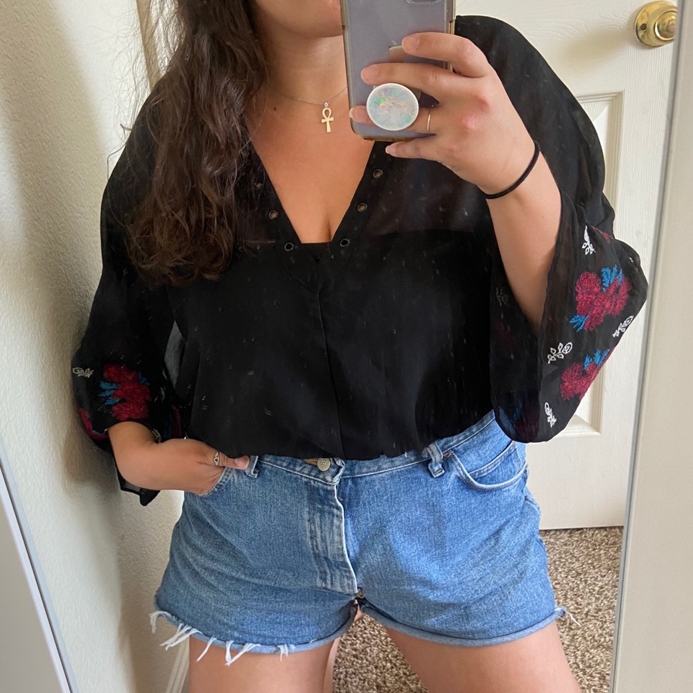 🌟BEAUTIFUL FLOWY SHEER TOP🌟